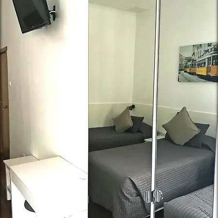 بيت ضيافة ريزيدينسيال مار دوس أكوريس 2* Lisboa